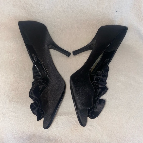 ANN MARINO Black Satin Heels - Picture 7 of 8